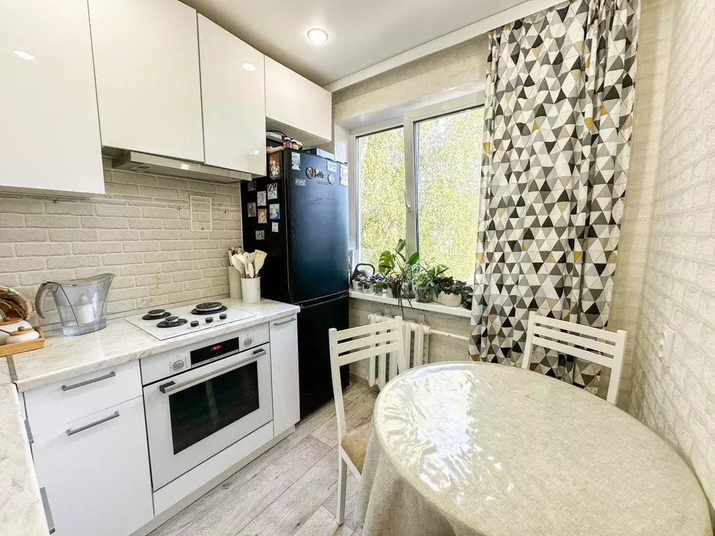 2-к кв. Нижегородская область, Бор 2-й мкр, 38 (50.5 м) - Фото 1
