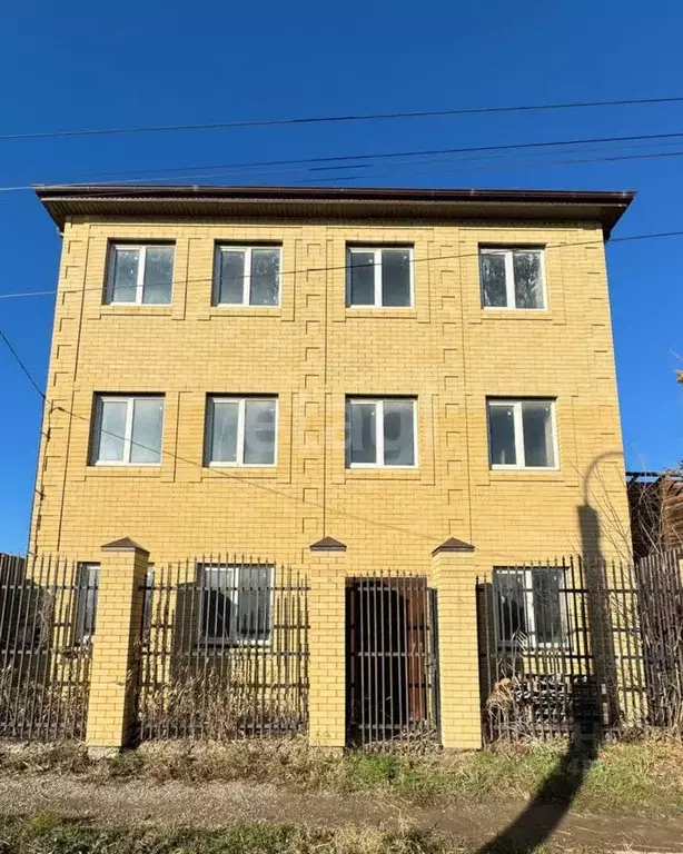 Дом в Астраханская область, Астрахань ул. Пирогова, 81 (375 м) - Фото 0