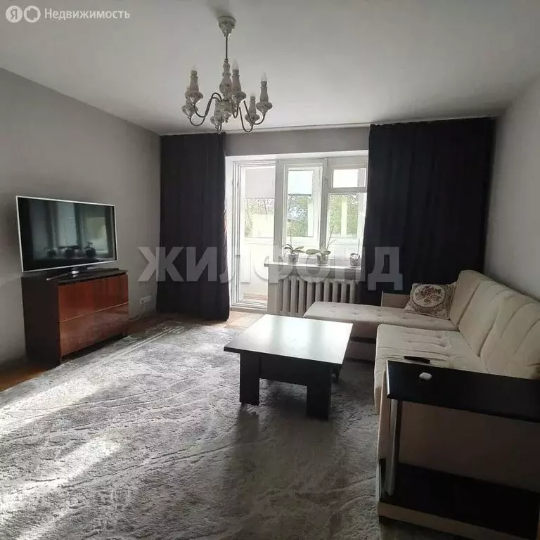 3-комнатная квартира: Томск, улица Белинского, 33/1 (69.7 м) - Фото 0