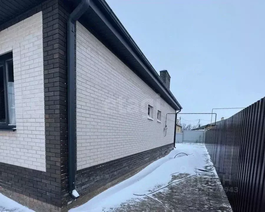 Дом в Ростовская область, Неклиновский район, Новобессергеневское ... - Фото 1