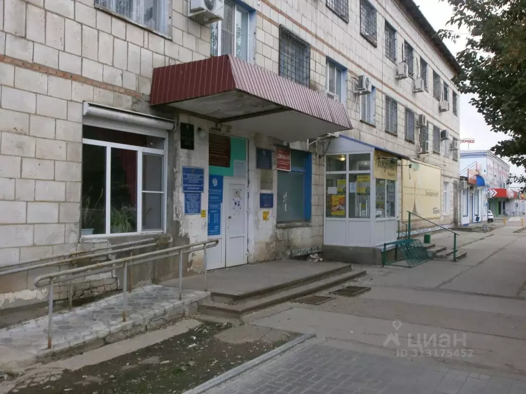 Помещение свободного назначения в Волгоградская область, Быково рп ул. ... - Фото 1