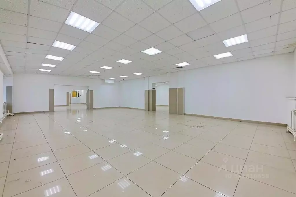 Помещение свободного назначения в Санкт-Петербург Октябрьская наб., ... - Фото 1