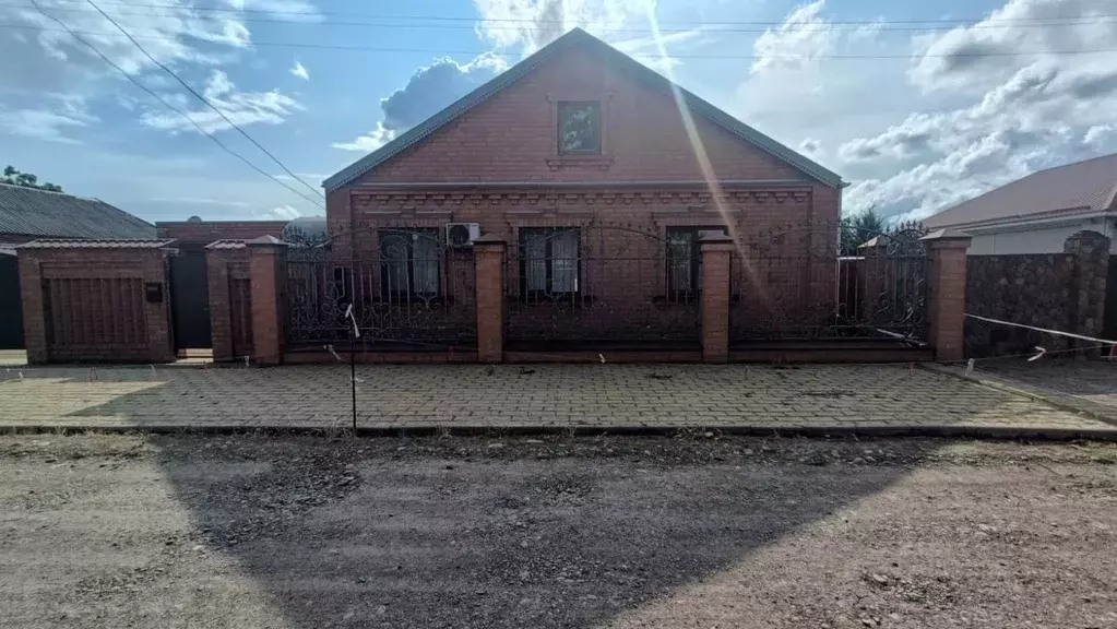 Дом в Краснодарский край, Новокубанский район, Прочноокопская ст-ца ... - Фото 1