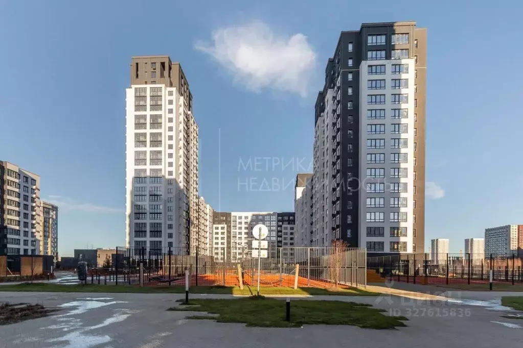 2-к кв. Тюменская область, Тюмень ул. Разведчика Кузнецова, 16 (67.0 ... - Фото 1