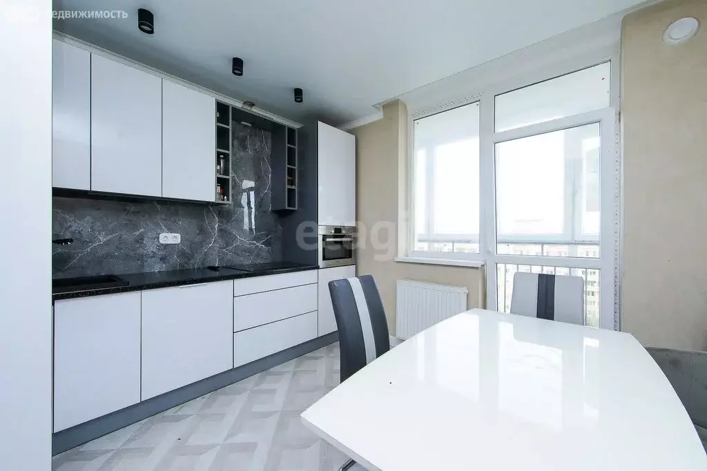 2-комнатная квартира: Калининград, Интернациональная улица, 48 (59 м) - Фото 1