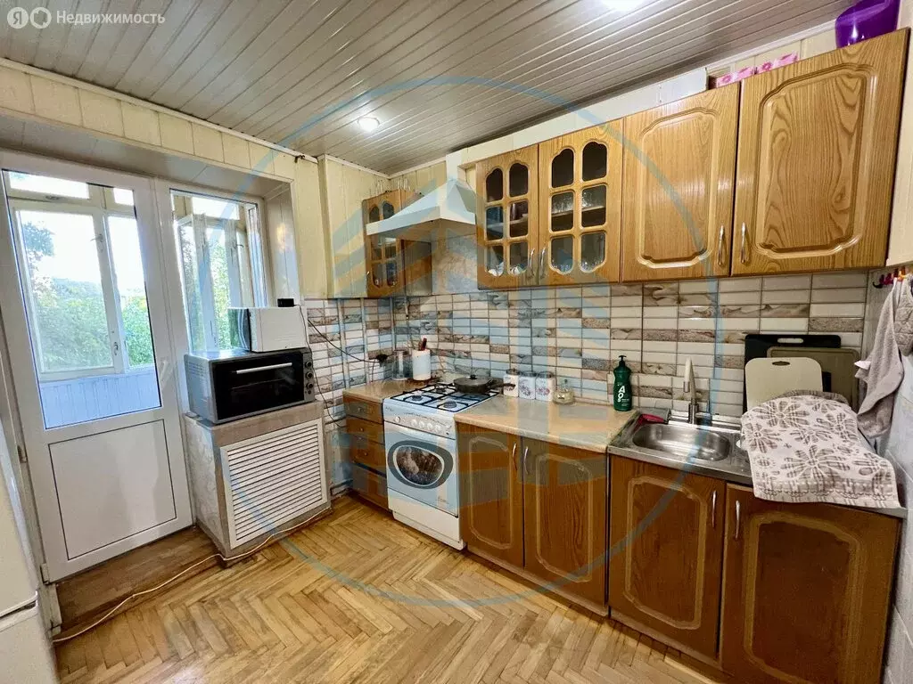 3-комнатная квартира: Ессентукская, улица Губина, 9 (63.8 м) - Фото 0