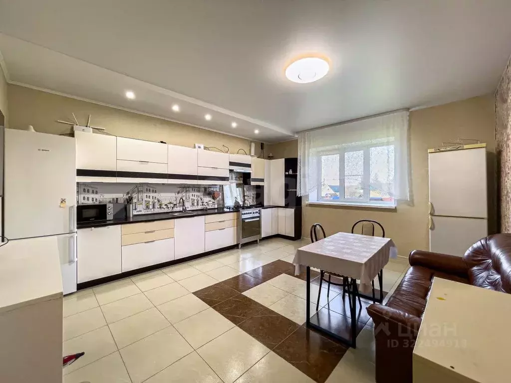 Дом в Вологодская область, пос. Майский 7В (288 м) - Фото 1