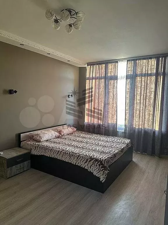 1-к. квартира, 60 м, 1/4 эт. - Фото 1