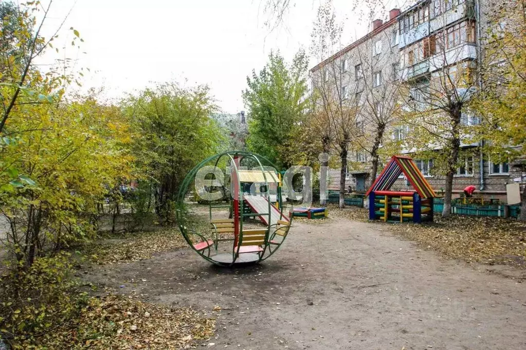 2-к кв. Омская область, Омск Революционная ул., 18 (41.5 м) - Фото 0