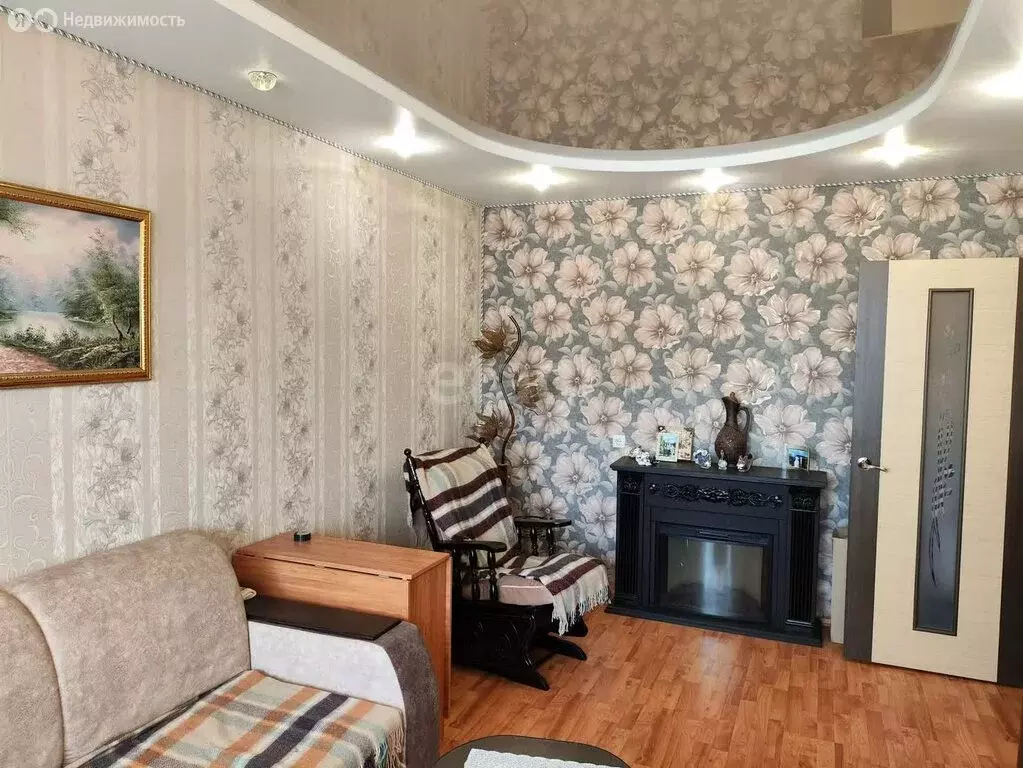 3-комнатная квартира: Строитель, Октябрьская улица, 23 (72 м) - Фото 1