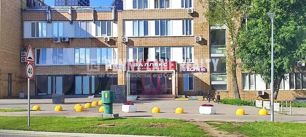 Торг Помещ от 66 - 268 м2, с Отдел Входом, в 30 метрах от метро - Фото 1