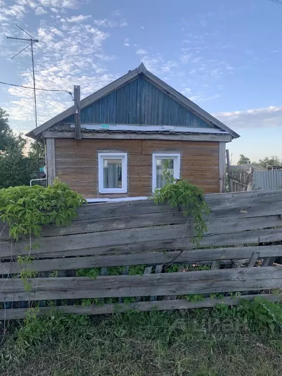 Дом в Саратовская область, Энгельсский район, с. Красный Яр ул. Ленина ... - Фото 1