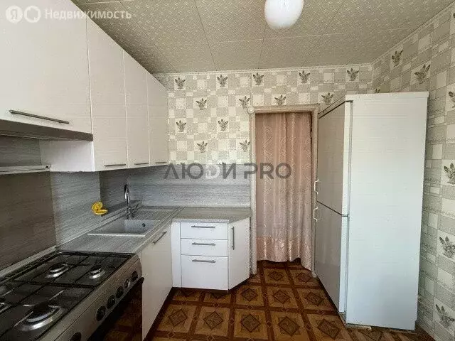 3-комнатная квартира: Уфа, улица Шафиева, 41 (66 м) - Фото 2