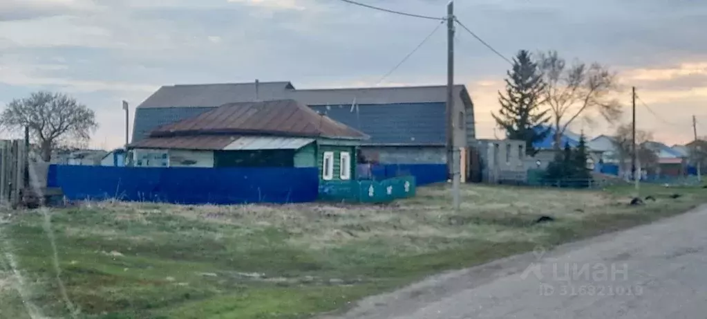 Дом в Омская область, Любинский район, с. Любино-Малороссы  (33 м) - Фото 1