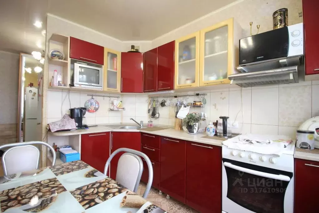 3-к кв. Красноярский край, Красноярск ул. Малиновского, 27 (68.6 м) - Фото 0