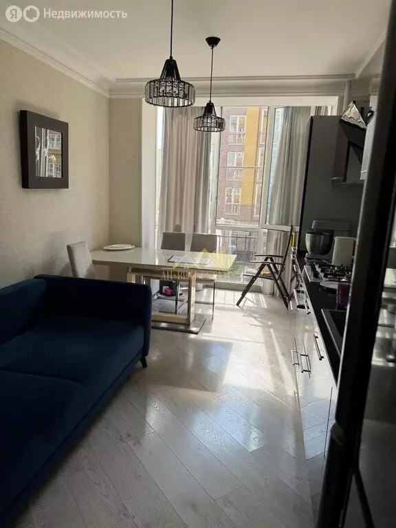 2-комнатная квартира: Владикавказ, улица Шамиля Джикаева, 5А (90 м) - Фото 0