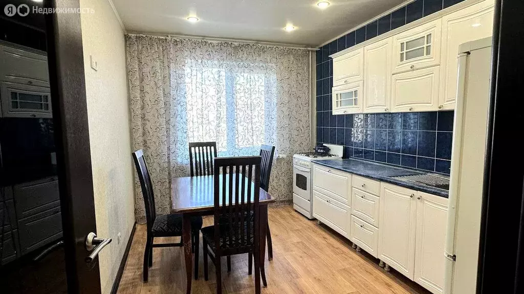 3-комнатная квартира: Саратов, улица имени И.П. Бардина, 4 (67.1 м) - Фото 1