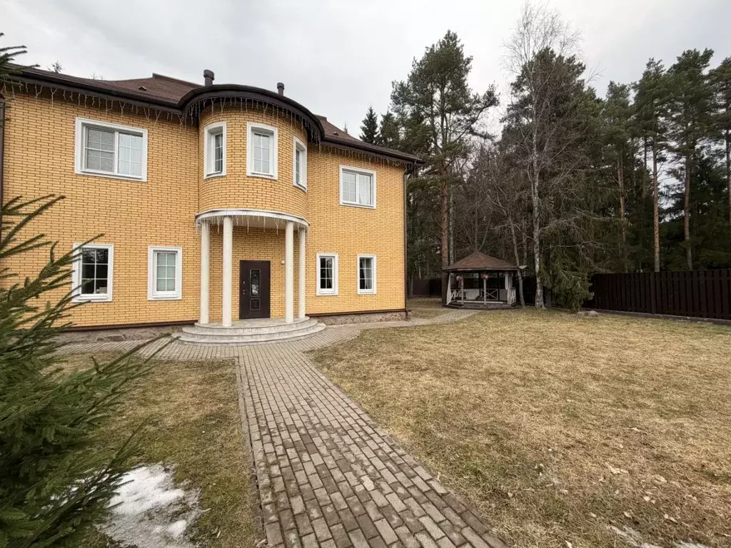 Дом в Санкт-Петербург пос. Репино,  (400 м) - Фото 1