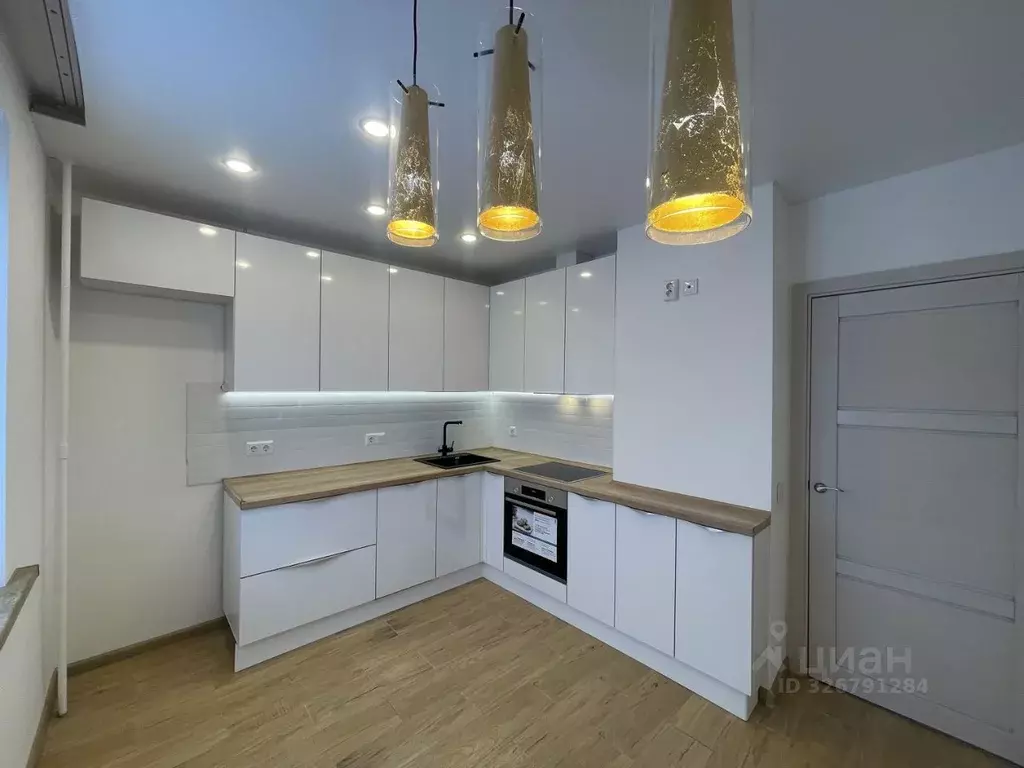 3-к кв. Курская область, Курск просп. Вячеслава Клыкова, 4 (76.6 м) - Фото 1