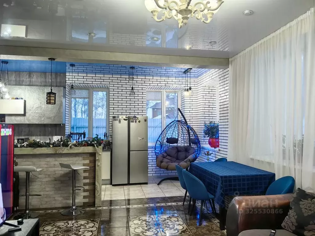 Коттедж в Омская область, Омск ул. Садовая (200 м) - Фото 1