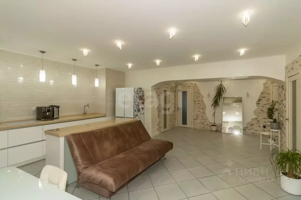 4-к кв. Челябинская область, Челябинск Каслинская ул., 99в (196.5 м) - Фото 2