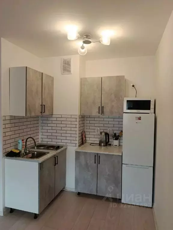 2-к кв. Свердловская область, Екатеринбург ул. Латвийская, 58/4 (33.2 ... - Фото 2