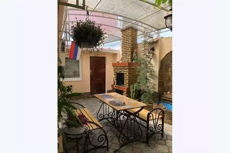 Дом в Крым, Евпатория пер. Просмушкиных, 4 (100 м) - Фото 0