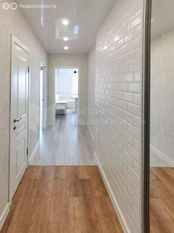 1-комнатная квартира: Тюмень, Интернациональная улица, 199к8 (33.8 м) - Фото 1