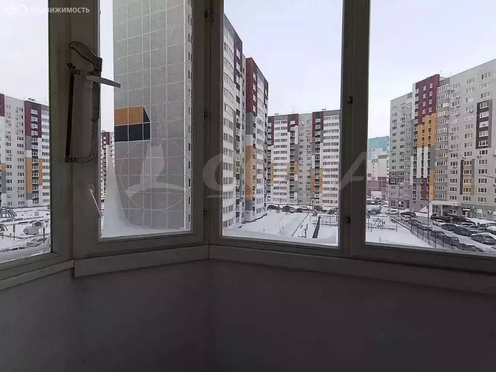 2-комнатная квартира: Тюмень, улица Александра Митинского, 4 (67 м) - Фото 1