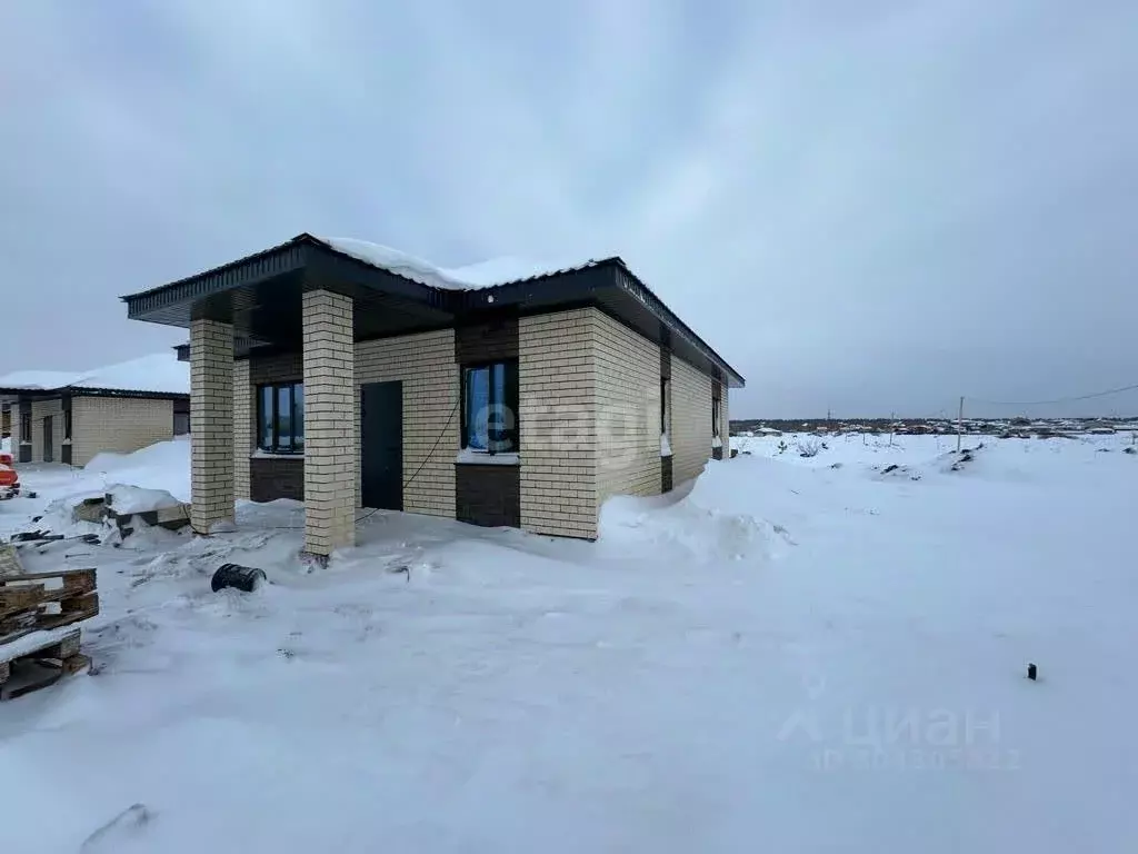 Дом в Башкортостан, Уфимский район, Русско-Юрмашский сельсовет, д. ... - Фото 1