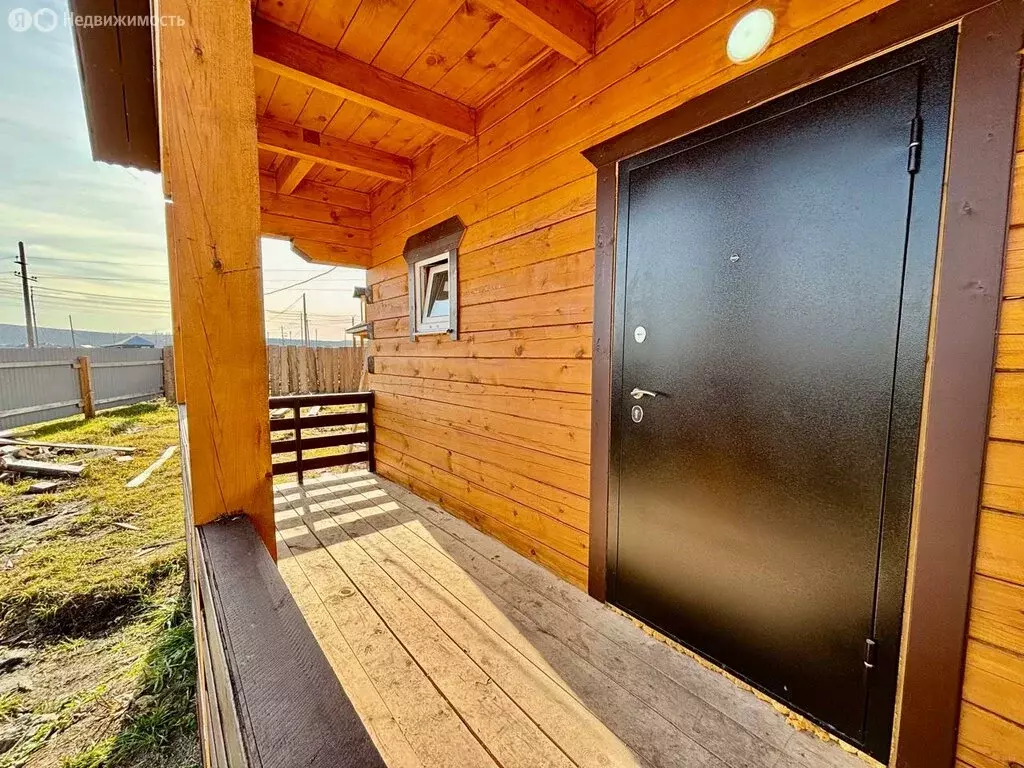 Дом в село Урик, улица Братьев Ченских, 17 (140 м) - Фото 1
