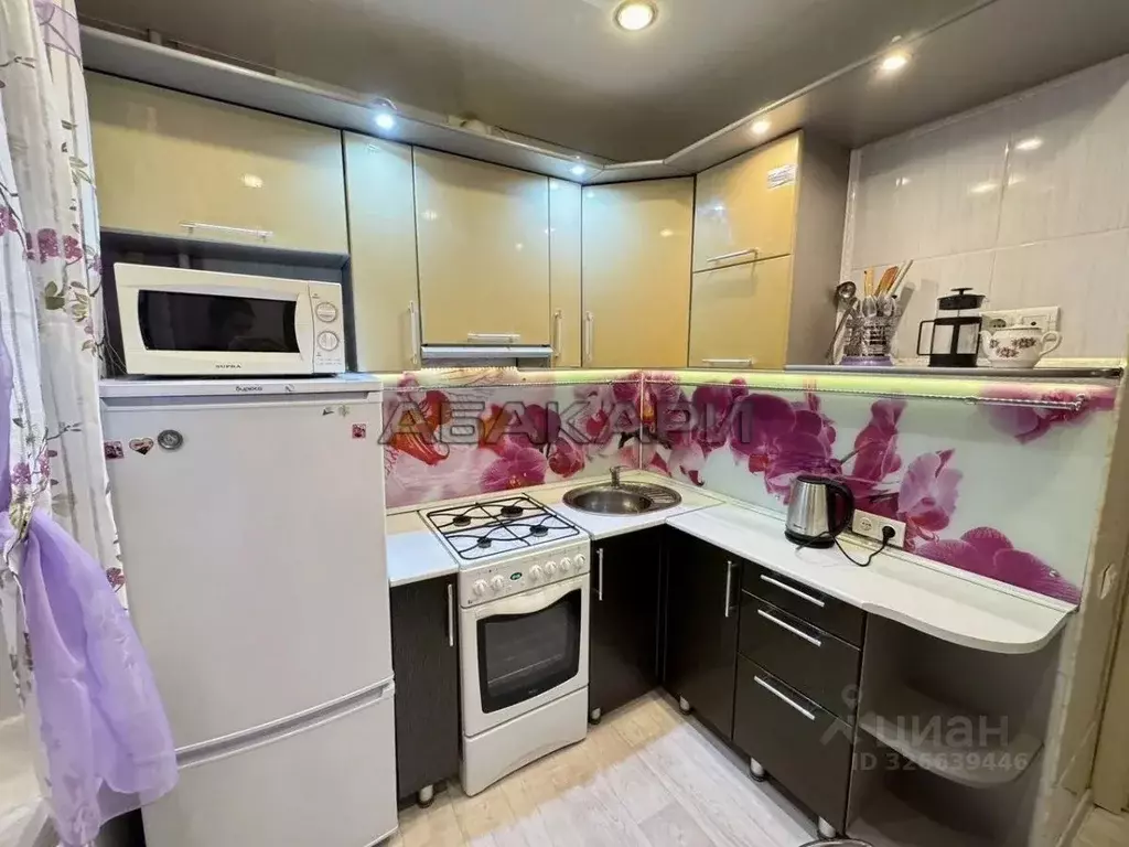 3-к кв. Красноярский край, Красноярск Коммунальная ул., 18 (65.0 м) - Фото 1