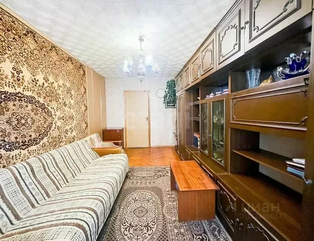 3-к кв. Псковская область, Остров ул. ДОС, 17 (63.3 м) - Фото 1
