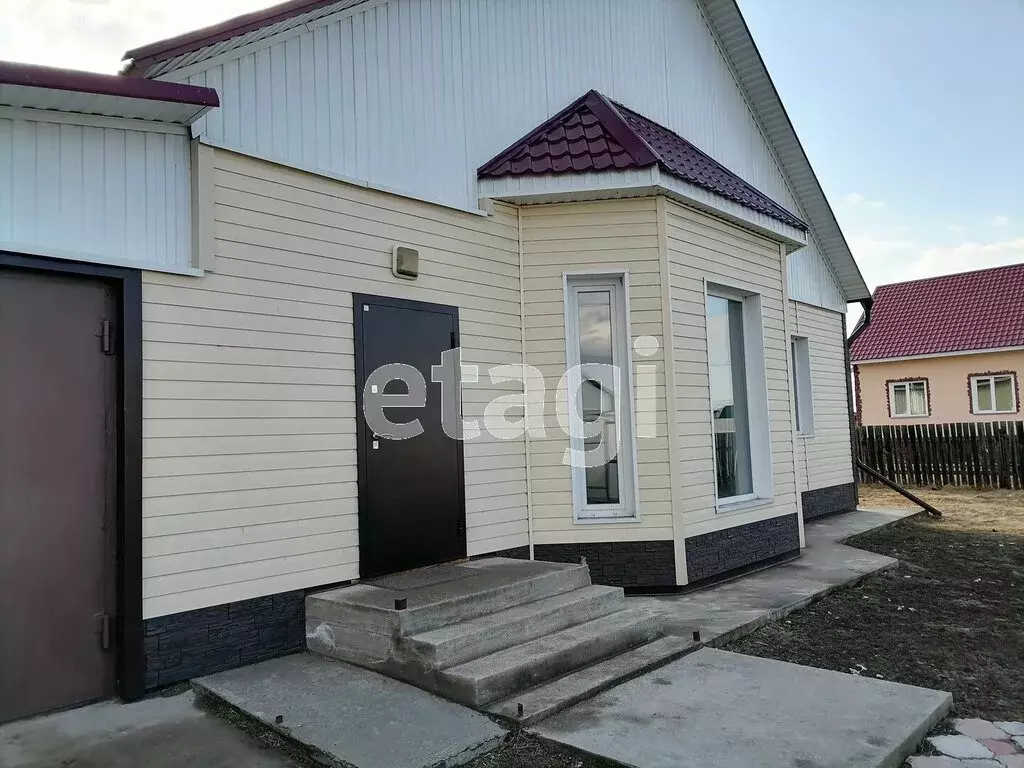 Дом в Усть-Абаканский район, деревня Чапаево, Торговая улица (218 м) - Фото 1