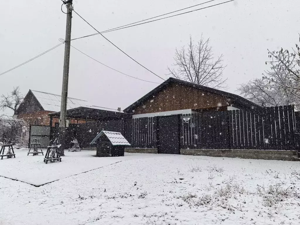 Дом в Адыгея, Майкопский район, пос. Каменномостский ул. Островского, ... - Фото 1