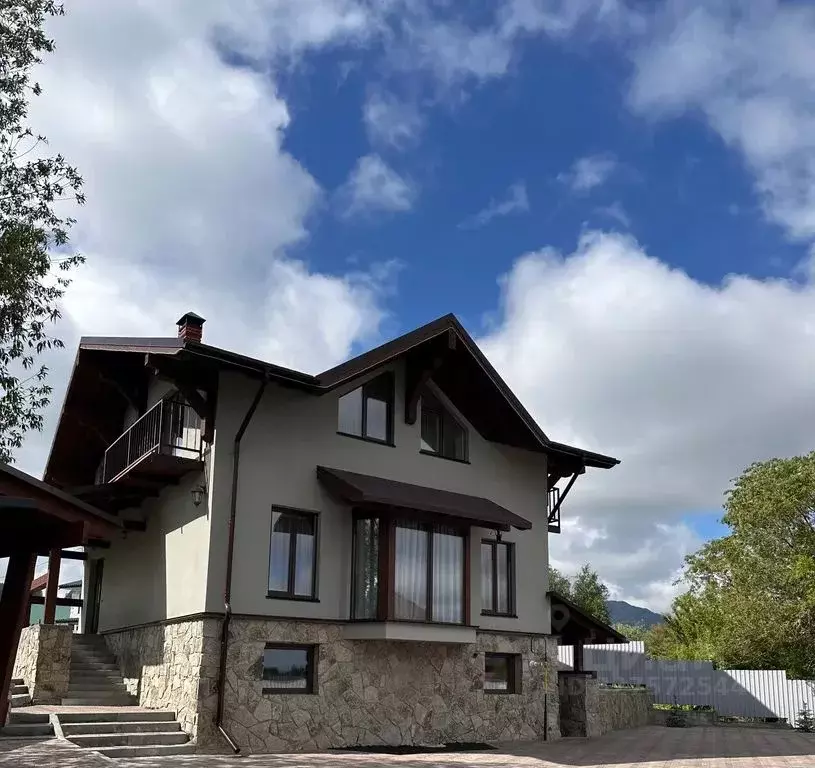 Дом в Алтайский край, Белокуриха ул. Паустовского, 14 (190 м) - Фото 1