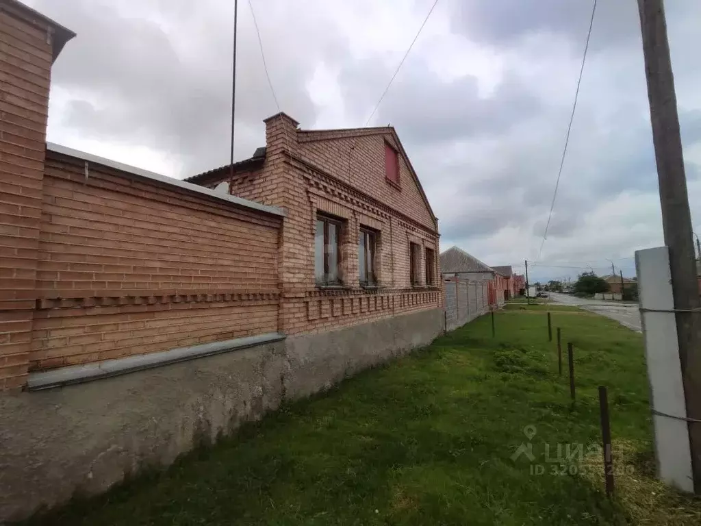 Дом в Северная Осетия, Ардон ул. Революции, 29 (145 м) - Фото 1