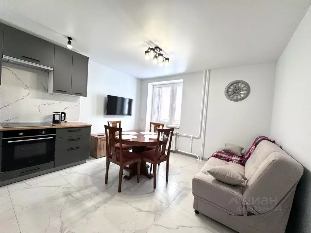 2-к кв. Кировская область, Киров ул. Маклина, 60а (62.0 м) - Фото 0