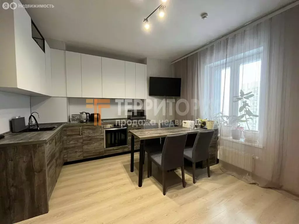 3-комнатная квартира: Пермь, улица Революции, 52В (69.9 м) - Фото 2