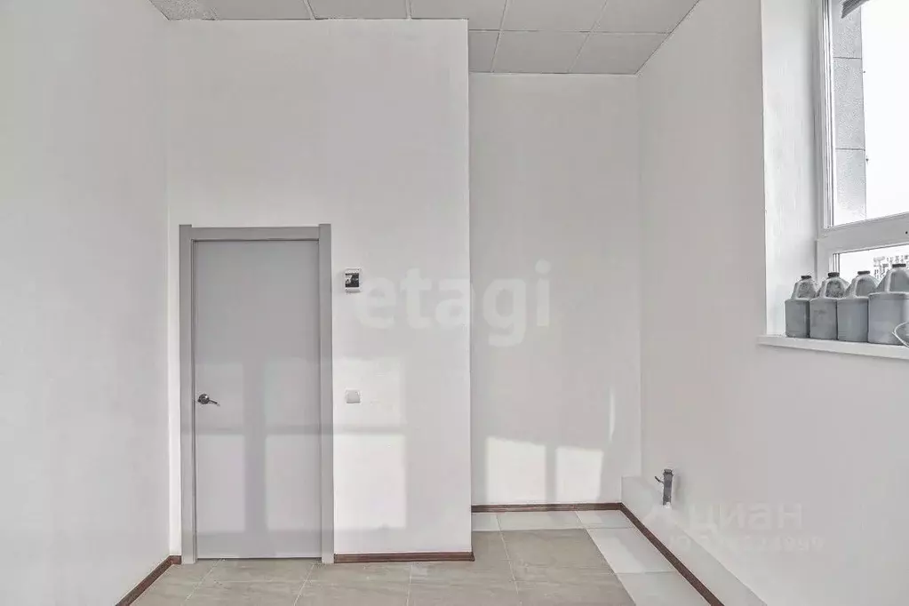 Офис в Сахалинская область, Южно-Сахалинск ул. А.О. Емельянова, 4 (17 ... - Фото 1