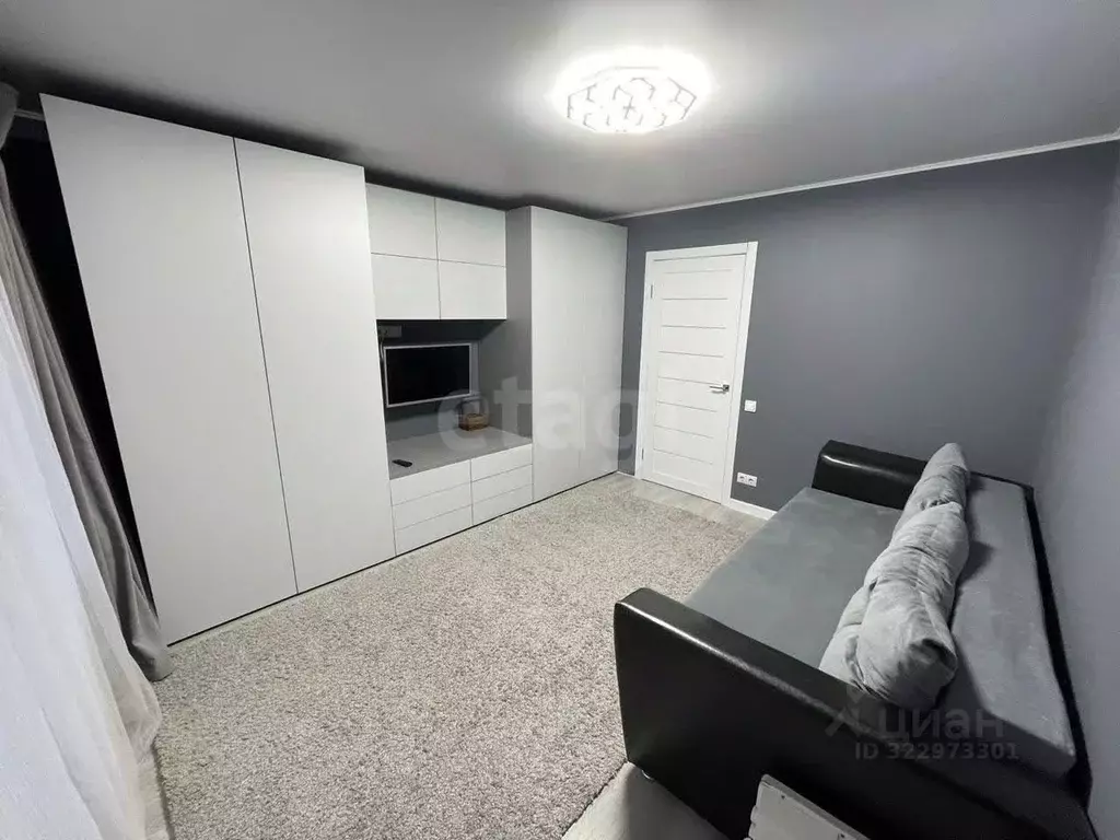 3-к кв. Брянская область, Брянск ул. Менжинского, 8 (64.4 м) - Фото 0