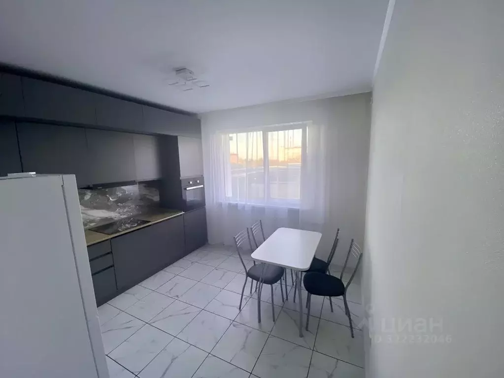 2-к кв. Оренбургская область, Оренбург ул. Фронтовиков, 10/4 (58.0 м) - Фото 1