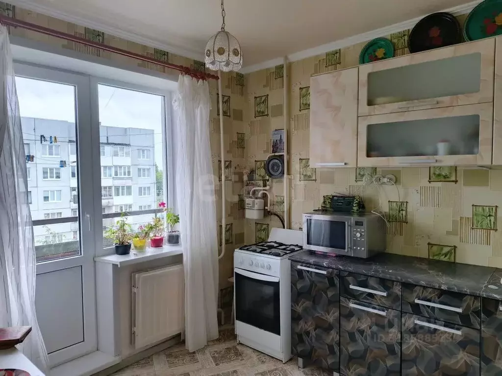 2-к кв. Псковская область, Остров ул. Меркурьева, 24 (52.7 м) - Фото 0