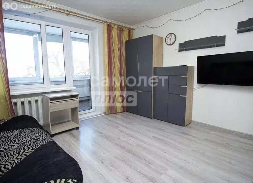 3-комнатная квартира: Ульяновск, проспект Хо Ши Мина, 13 (69.5 м) - Фото 1