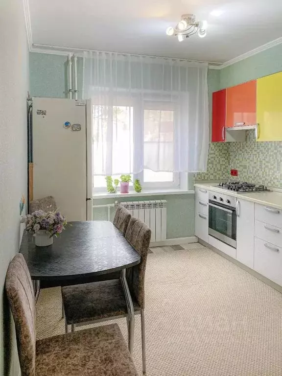 3-к кв. Омская область, Омск ул. Куйбышева, 140 (65.0 м) - Фото 0