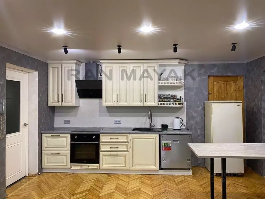 4-к кв. Адыгея, Майкоп ул. Хакурате, 222 (100.0 м) - Фото 0