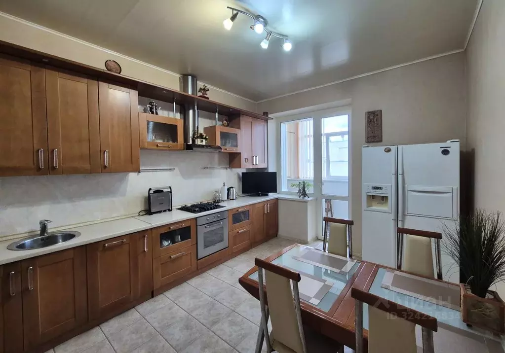 3-к кв. Брянская область, Брянск пер. Пилотов, 2 (110.0 м) - Фото 1