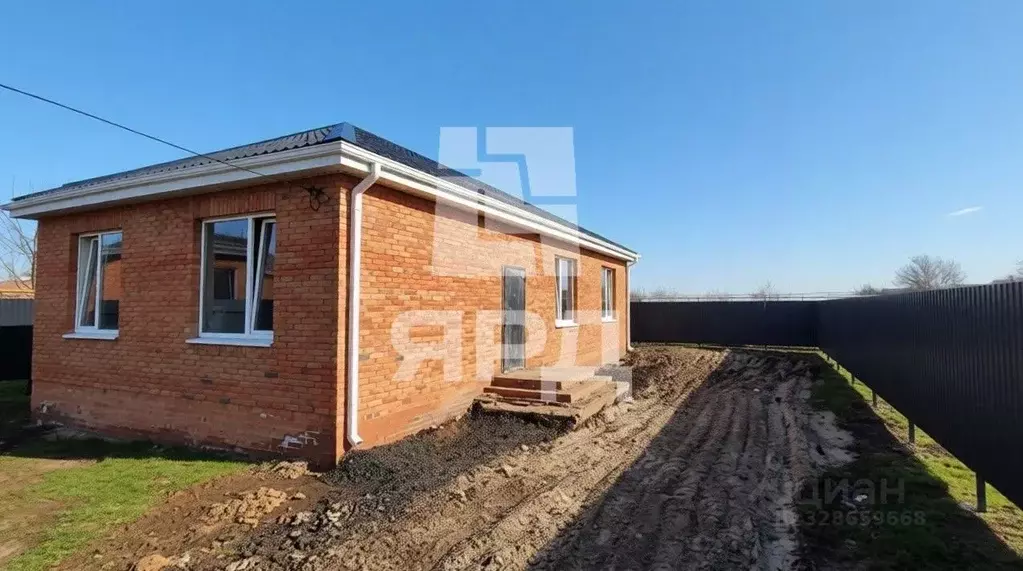 Дом в Ростовская область, Неклиновский район, Новобессергеневское ... - Фото 1