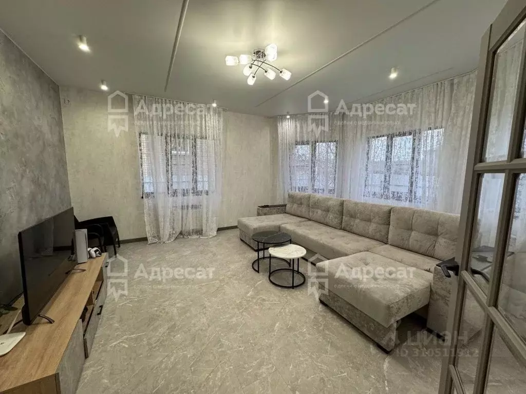 Дом в Волгоградская область, Волгоград ул. Джамбула Джабаева (155 м) - Фото 1