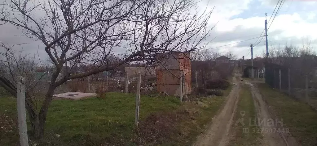 Участок в Крым, Симферопольский район, Перовское с/пос, Новозбурьевка ... - Фото 1